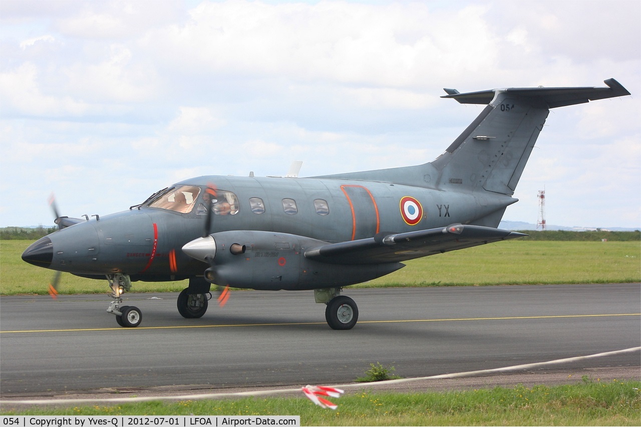 054, 1982 Embraer EMB-121AA Xingu C/N 121054, Embraer EMB-121AA Xingu, Taxiing after landing rwy 06, Avord Air Base 702 (LFOA) open day 2012