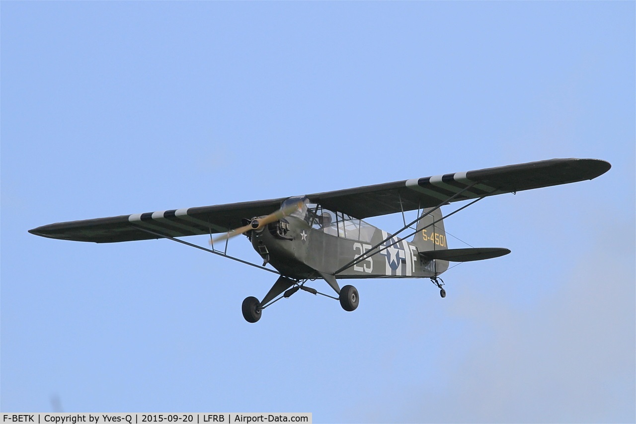 F-BETK, 1945 Piper L-4J Grasshopper (J3C-65D) C/N 13241, Piper J3C-65 Cub, Short approach rwy 25R, Brest-Bretagne airport (LFRB-BES)