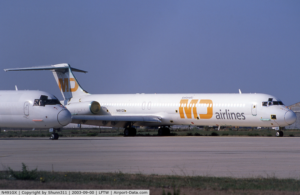 N491GX, 1987 McDonnell Douglas MD-83 (DC-9-83) C/N 49602, Stored...