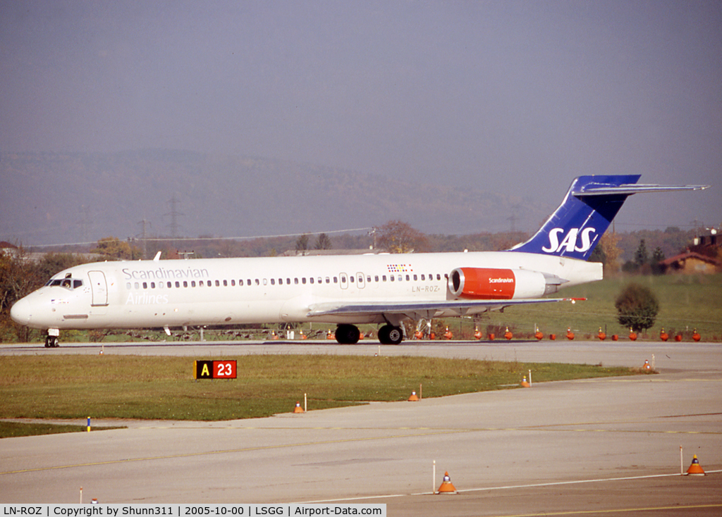 LN-ROZ, 1989 McDonnell Douglas MD-87 (DC-9-87) C/N 49608, Ready for take off...