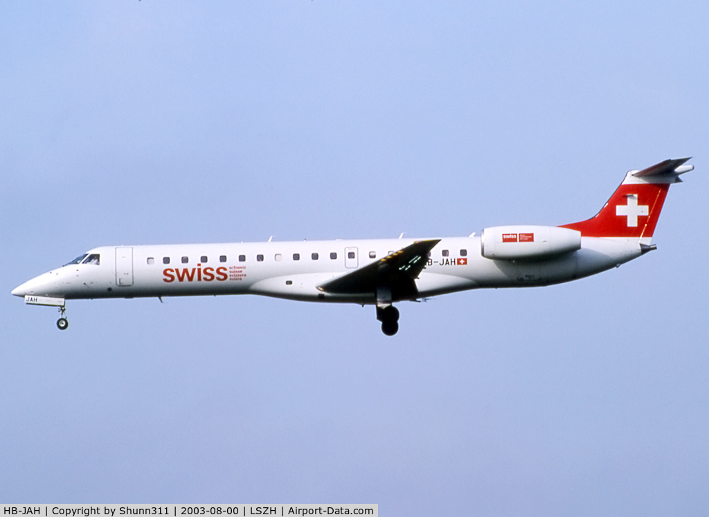 HB-JAH, 2001 Embraer ERJ-145LR (EMB-145LR) C/N 145341, Landing rwy 16