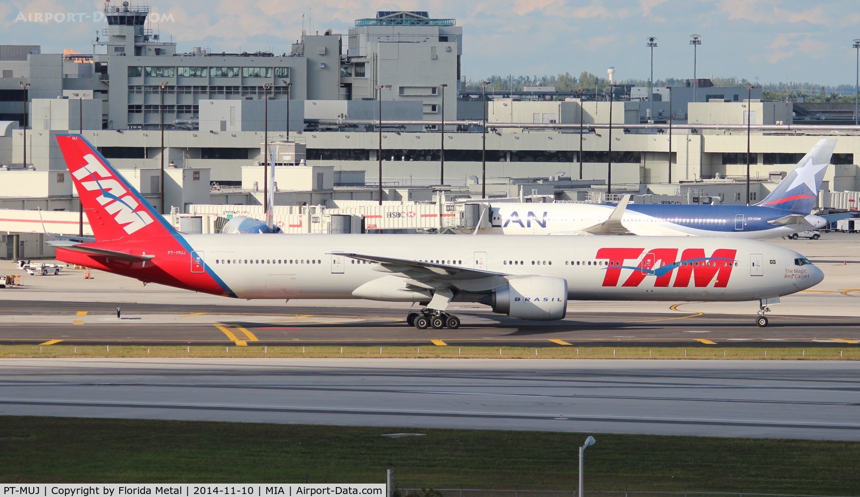 PT-MUJ, 2013 Boeing 777-32W/ER C/N 40588, TAM Brazil