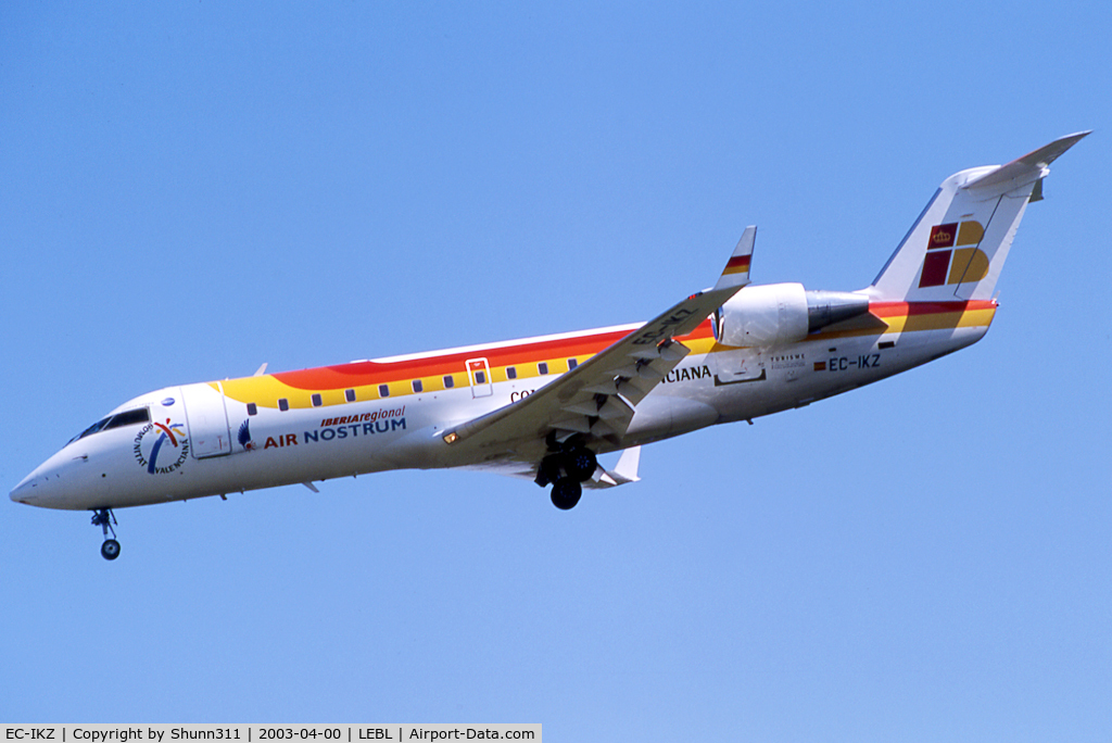 EC-IKZ, 2002 Bombardier CRJ-200ER (CL-600-2B19) C/N 7732, Landing rwy 25