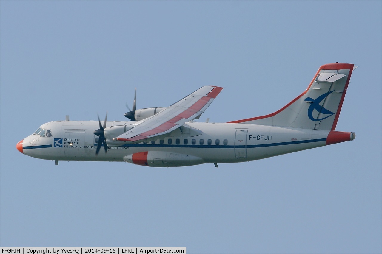 F-GFJH, 1987 ATR 42-300 C/N 049, ATR 42-300, ILS unit calibration, Lanvéoc-Poulmic Naval Air Base (LFRL)