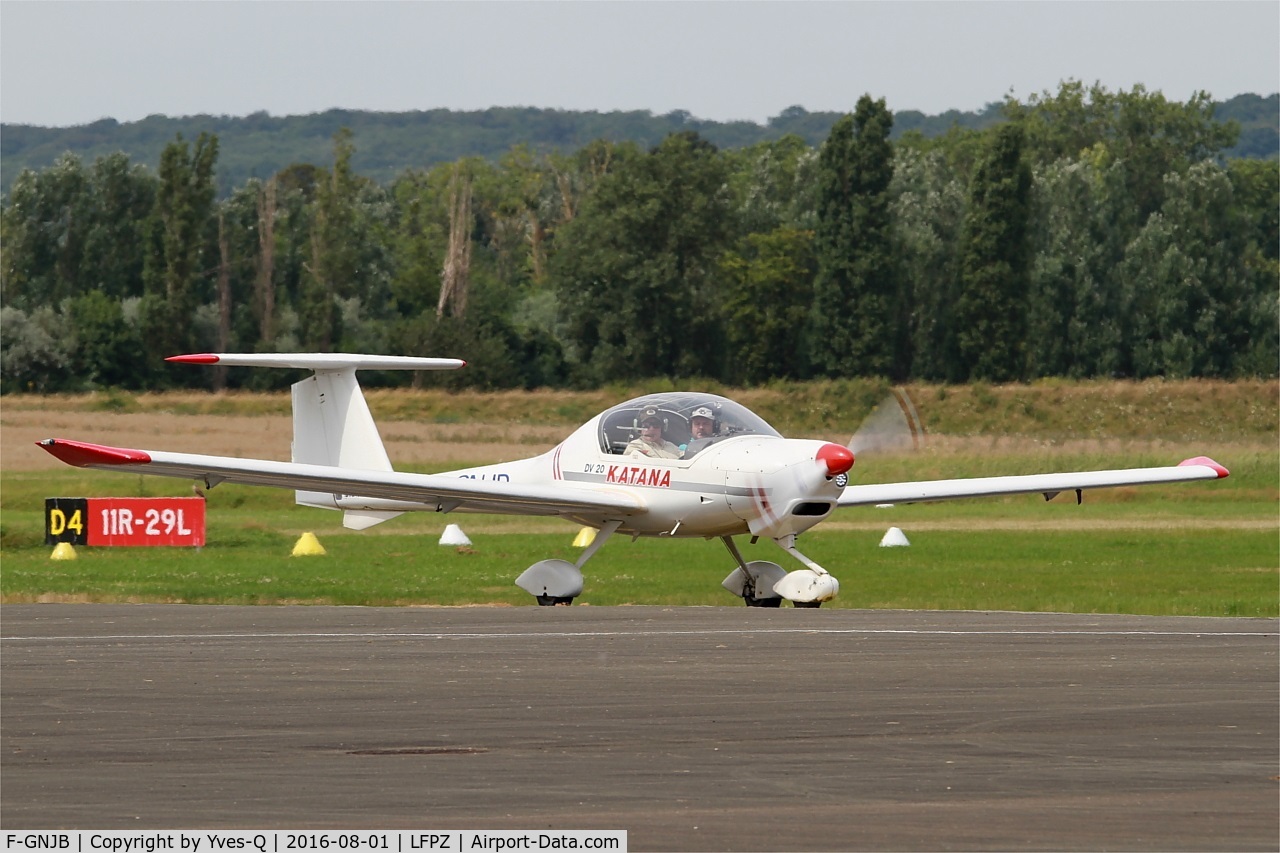 F-GNJB, HOAC DV-20 Katana C/N 20076, HOAC DV-20 Katana, Taxiing to parking area, Saint-Cyr-l'École Airfield (LFPZ-XZB)