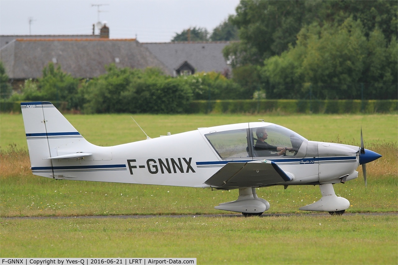 F-GNNX, Robin DR-400-120 C/N 2265, Robin DR-400-120, Taxiing, St-Brieuc-Armor airport (LFRT-SBK)