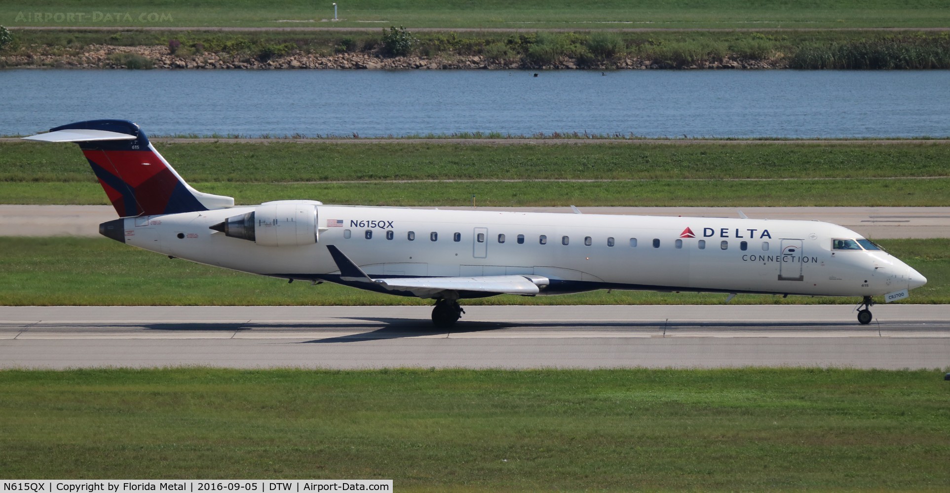 N615QX, 2002 Bombardier CRJ-701 (CL-600-2C10) Regional Jet C/N 10065, Delta Connection