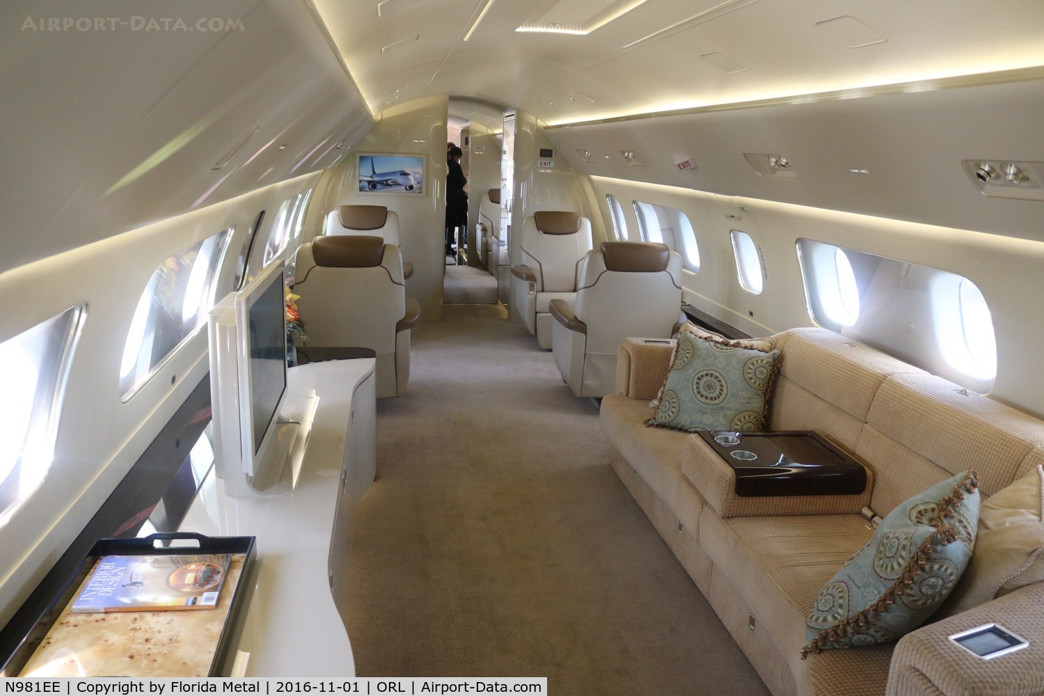 N981EE, 2013 Embraer ERJ-190-100ECJ Lineage 1000 C/N 19000559, Lineage 1000 interior