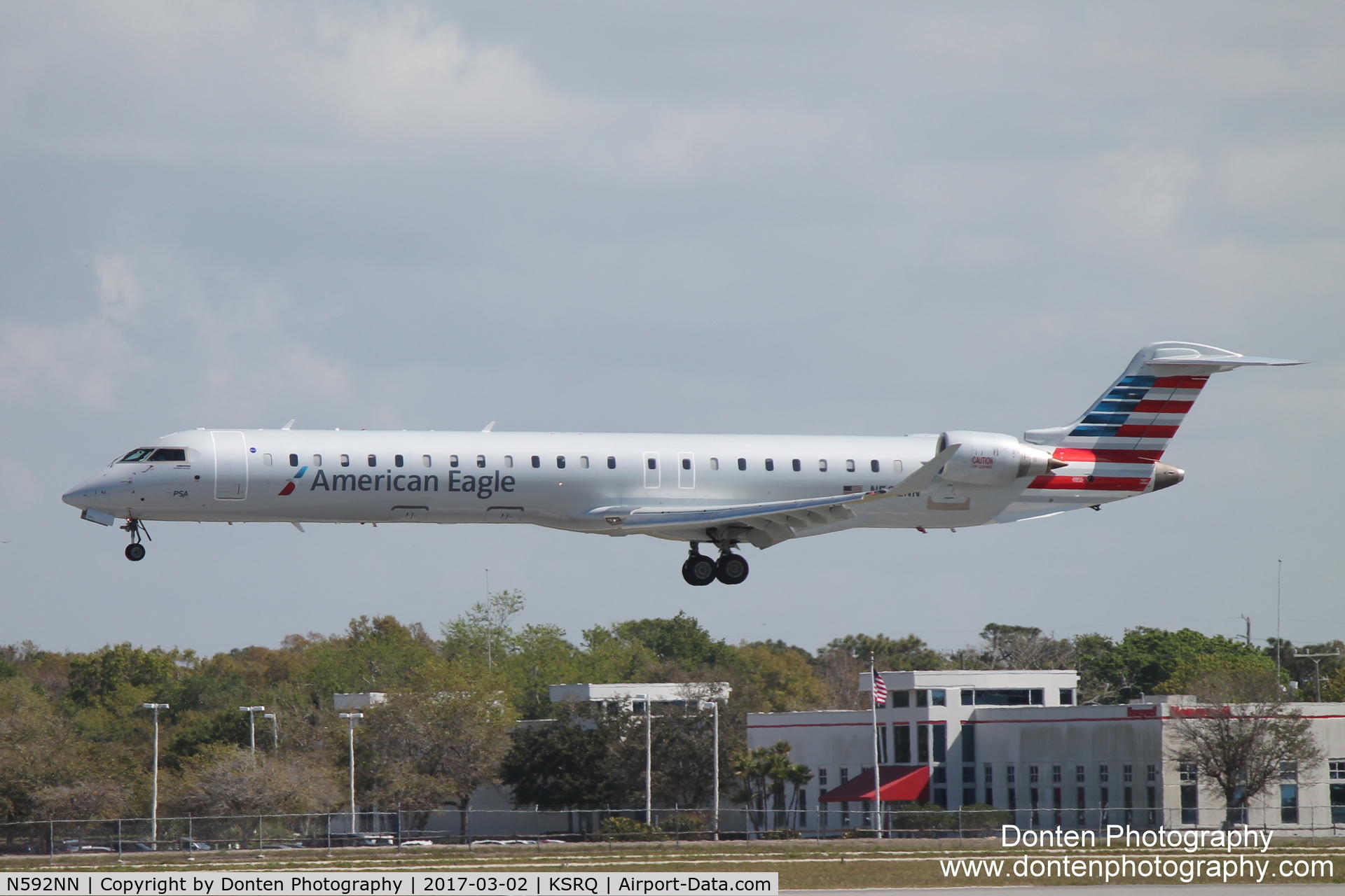 N592NN, 2016 Bombardier CRJ-900LR (CL-600-2D24) C/N 15404, American Flight 5139 operated by PSA (N592NN) arrives at Sarasota-Bradenton International Airport follwoing flight from Charotte-Douglas International Airport