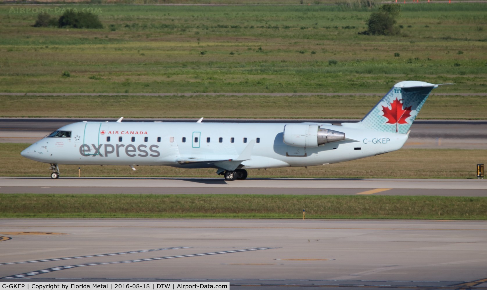 C-GKEP, 1999 Canadair CRJ-200ER (CL-600-2B19) C/N 7303, Air Canada Express