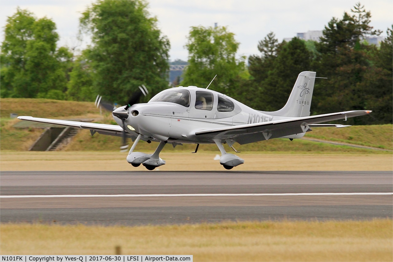 N101FK, 2008 Cirrus SR22 G3 GTS X Turbo C/N 3027, Cirrus SR22 G3 GTS X Turbo, Landing rwy 29, St Dizier-Robinson Air Base 113 (LFSI)