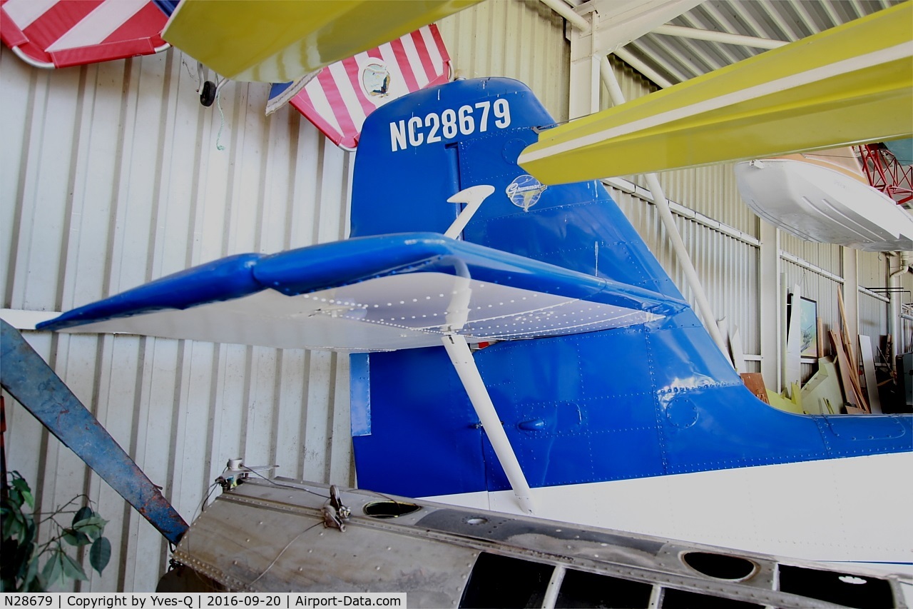 N28679, Grumman G-44A Widgeon Widgeon C/N 1218, Grumman G-44A Widgeon, Tail close up detail, Historic Seaplane Museum at Biscarrosse