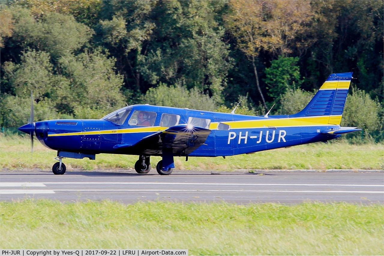 PH-JUR, 1982 Piper PA-32R-301T Turbo Saratoga C/N 32R-8229033, Piper PA-32R-301T Turbo Saratoga, Taxiing to holding point rwy 23, Morlaix-Ploujean airport (LFRU-MXN) Air show 2017