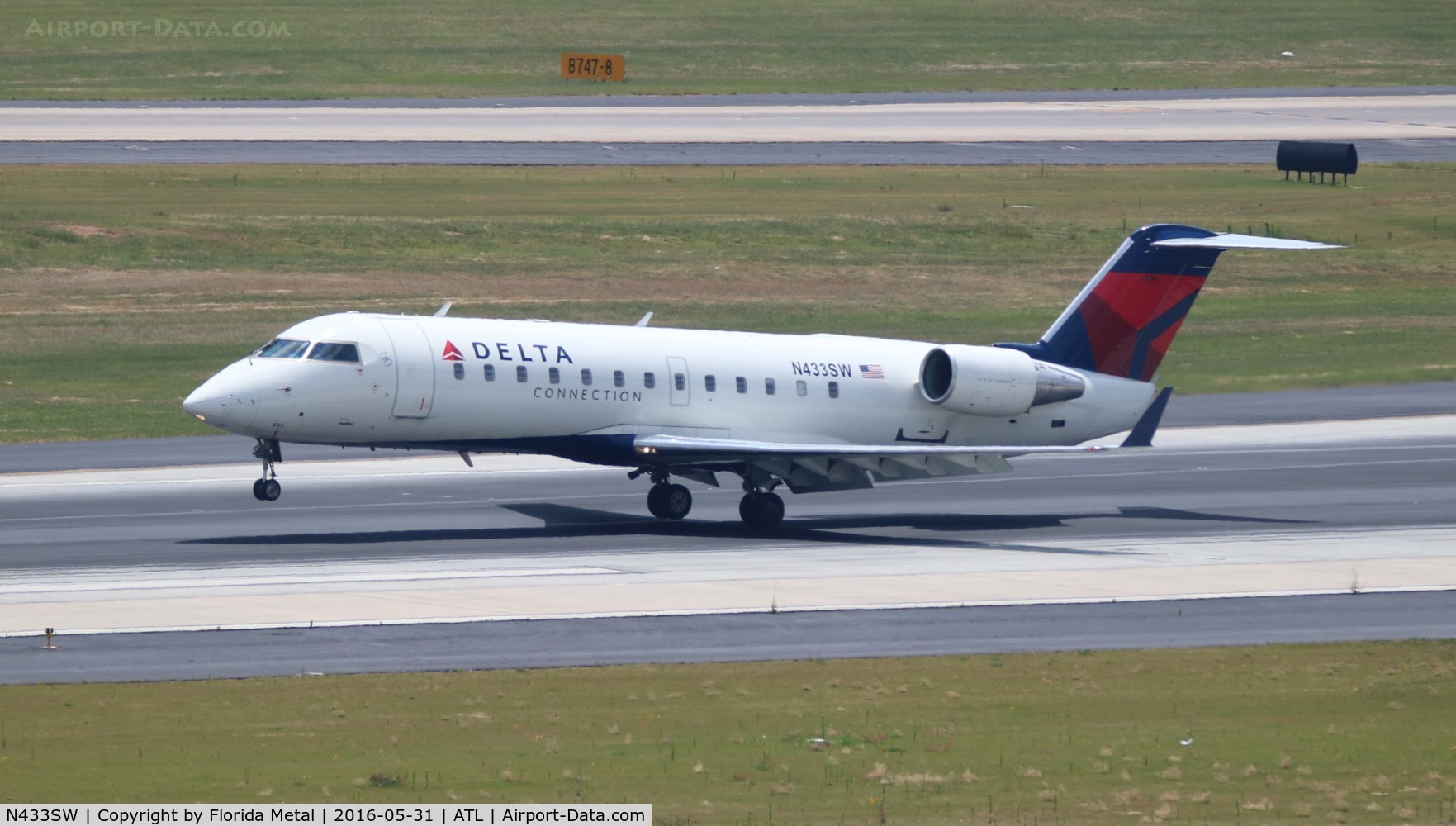 N433SW, 2001 Bombardier CRJ-200LR (CL-600-2B19) C/N 7550, Delta Connection