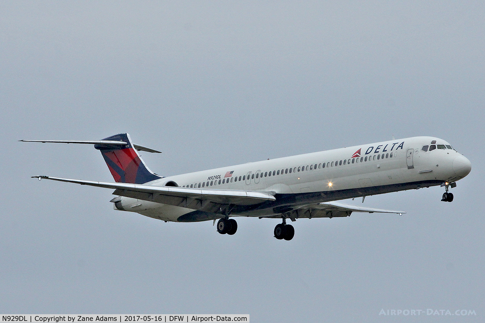 N929DL, 1988 McDonnell Douglas MD-88 C/N 49716, Arriving at DFW Airport