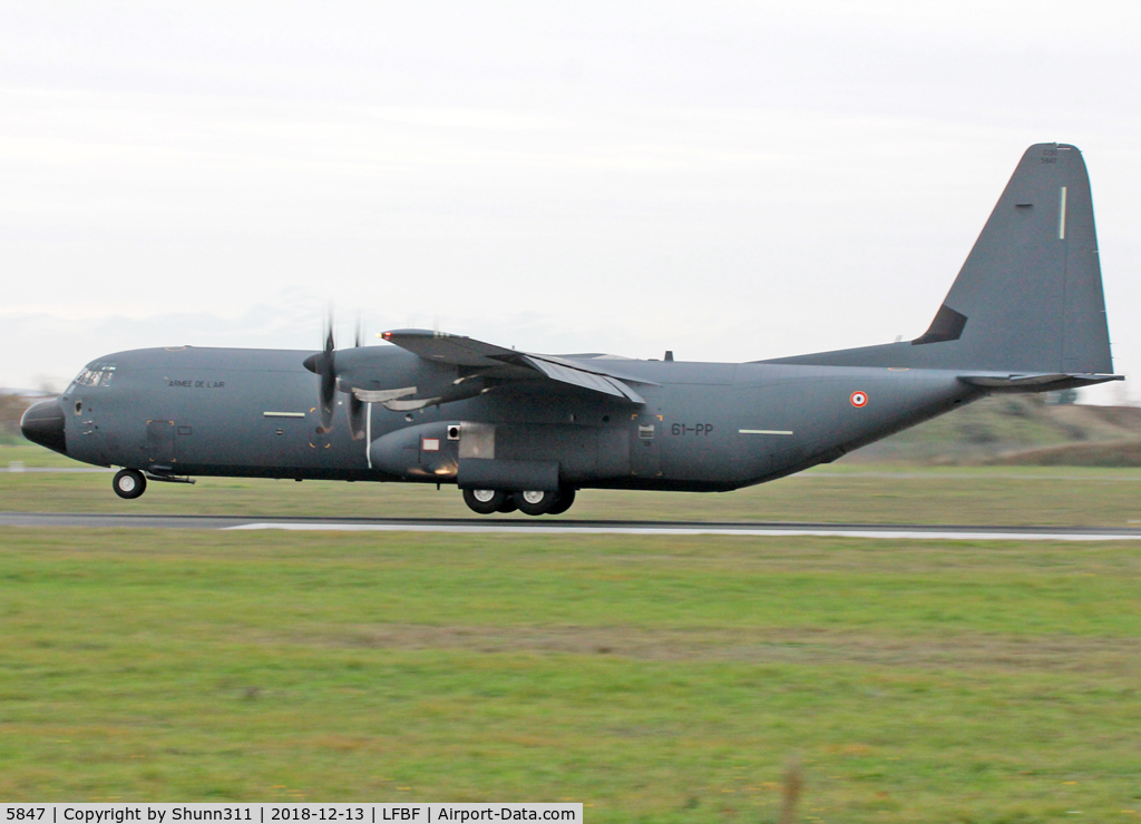 5847, 2018 Lockheed Martin C-130J-30 Hercules C/N 382-5847, Landing rwy 11