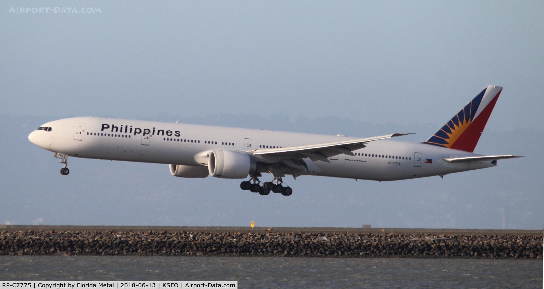 RP-C7775, Boeing 777-3F6ER C/N 35555, Philippine