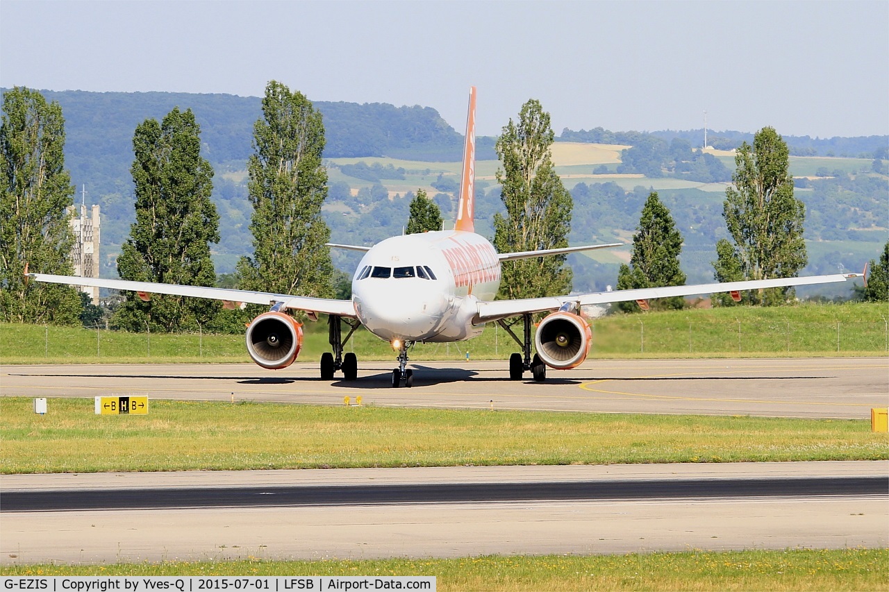 G-EZIS, 2005 Airbus A319-111 C/N 2528, G-EZIS - Airbus A319-11, Taxiing to holding point rwy 15, Bâle-Mulhouse-Fribourg airport (LFSB-BSL)