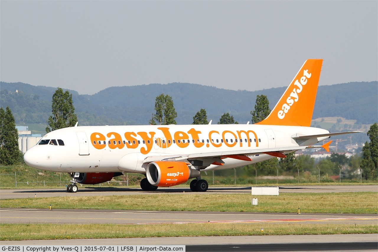 G-EZIS, 2005 Airbus A319-111 C/N 2528, Airbus A319-11, Taxiing to holding point rwy 15, Bâle-Mulhouse-Fribourg airport (LFSB-BSL)