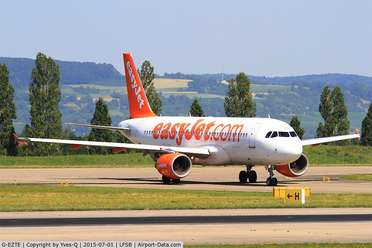 G-EZTE, 2009 Airbus A320-214 C/N 3913, Airbus A320-214, Holding point Hotel, Bâle-Mulhouse-Fribourg airport (LFSB-BSL)