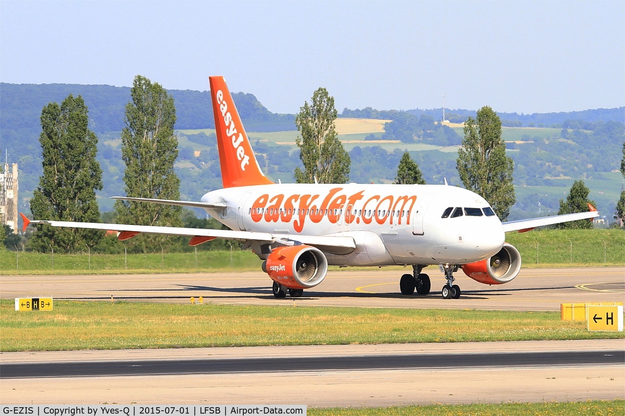 G-EZIS, 2005 Airbus A319-111 C/N 2528, Airbus A319-111, Holding point Hotel, Bâle-Mulhouse-Fribourg airport (LFSB-BSL)