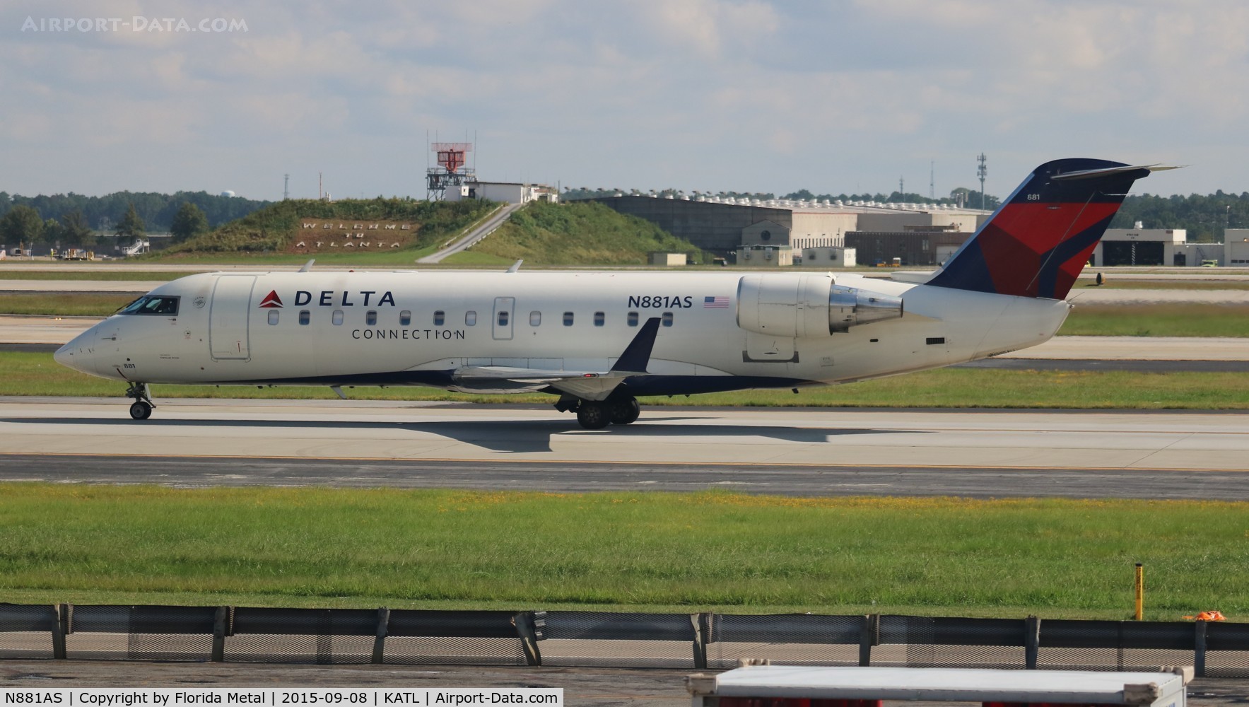 N881AS, 2001 Bombardier CRJ-200ER (CL-600-2B19) C/N 7496, Delta Connection
