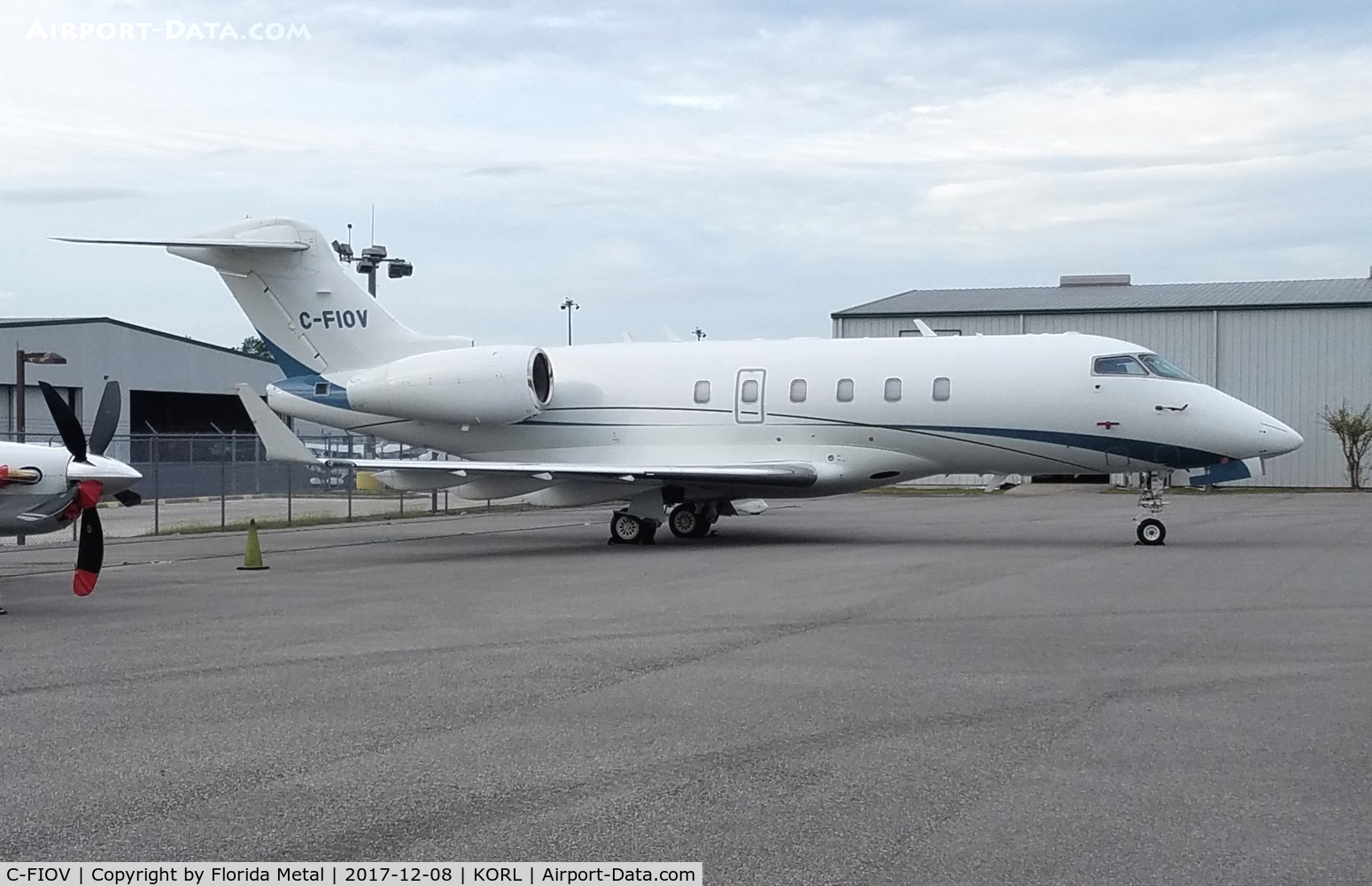 C-FIOV, 2012 Bombardier Challenger 300 (BD-100-1A10) C/N 20369, Challenger 300