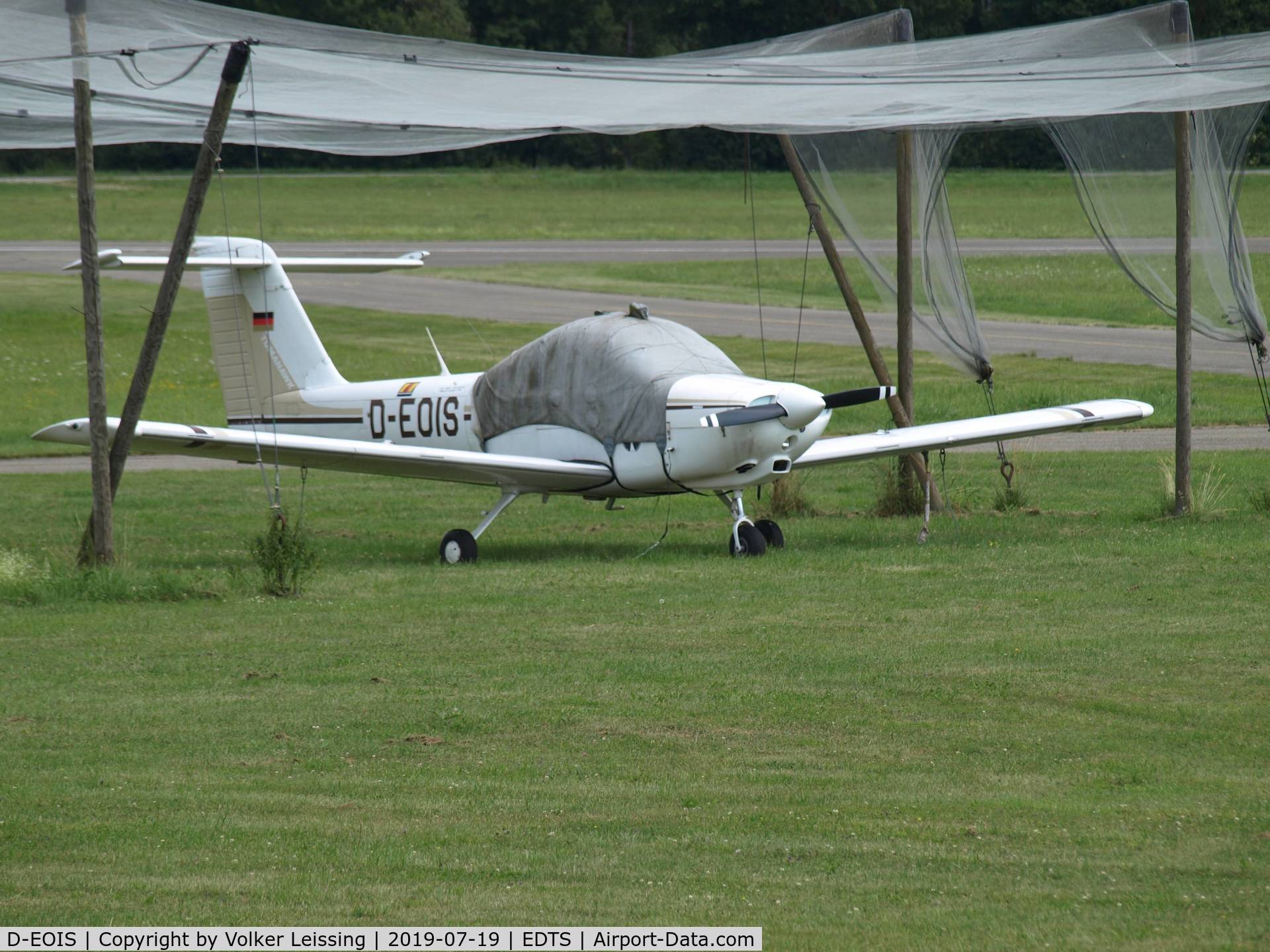 D-EOIS, 1978 Piper PA-38-112 Tomahawk Tomahawk C/N 38-78A0264, parking