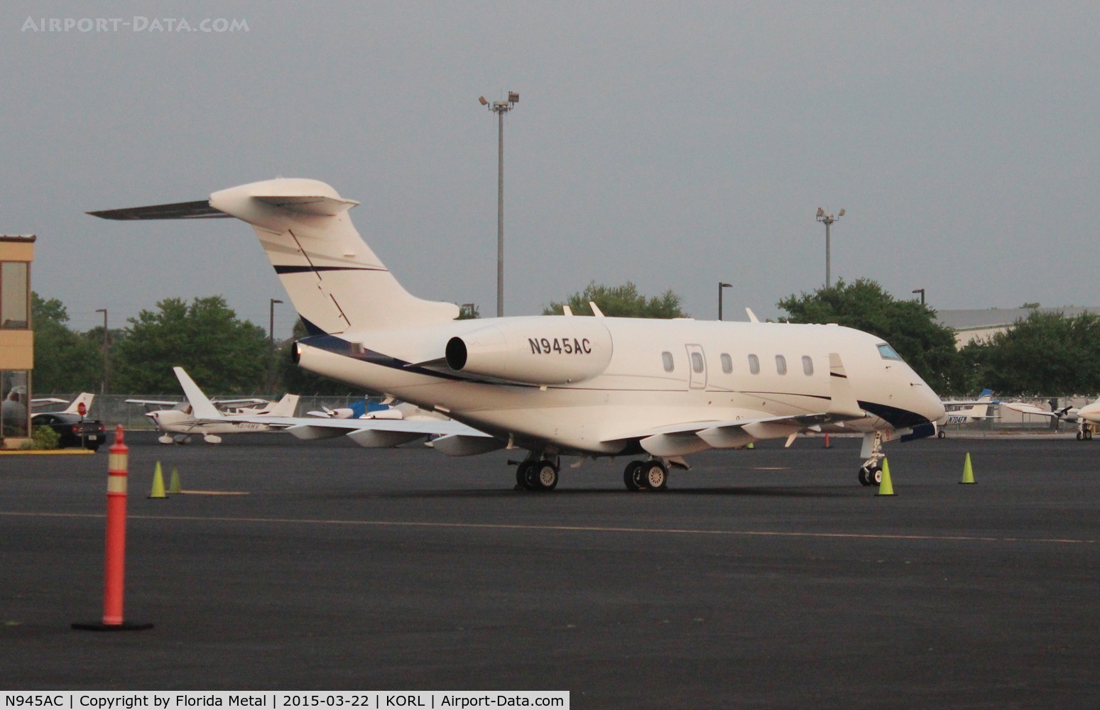 N945AC, 2013 Bombardier Challenger 300 (BD-100-1A10) C/N 20442, Challenger 300