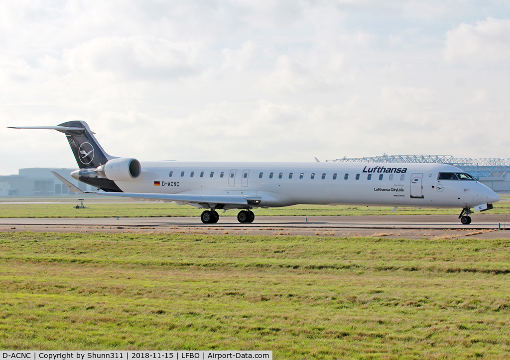 D-ACNC, 2009 Bombardier CRJ-900LR (CL-600-2D24) C/N 15236, Taxiing holding point rwy 14L in new c/s