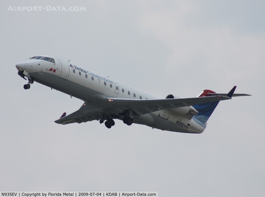N935EV, 2005 Bombardier CRJ-200ER (CL-600-2B19) C/N 8037, DAB spotting 2009