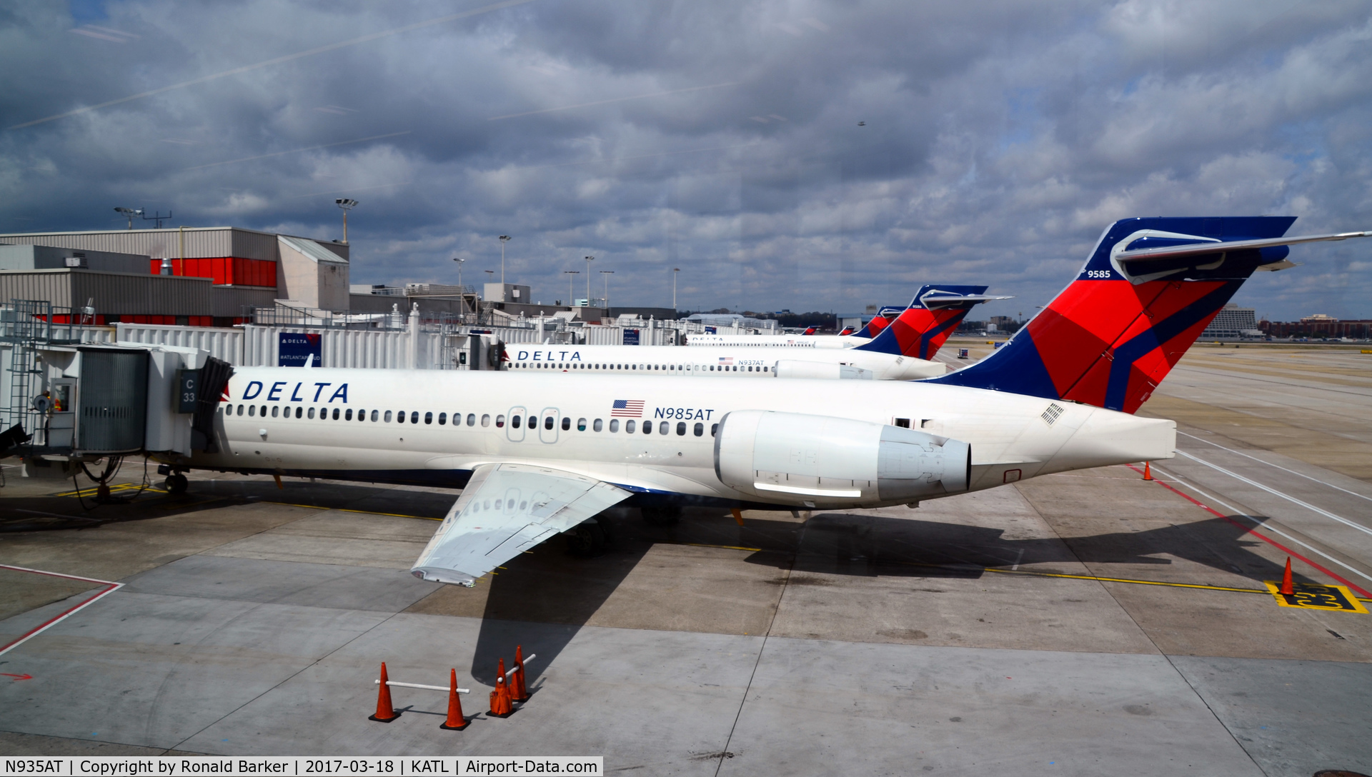 N935AT, 2000 Boeing 717-200 C/N 55069, Gate C33 Atlanta