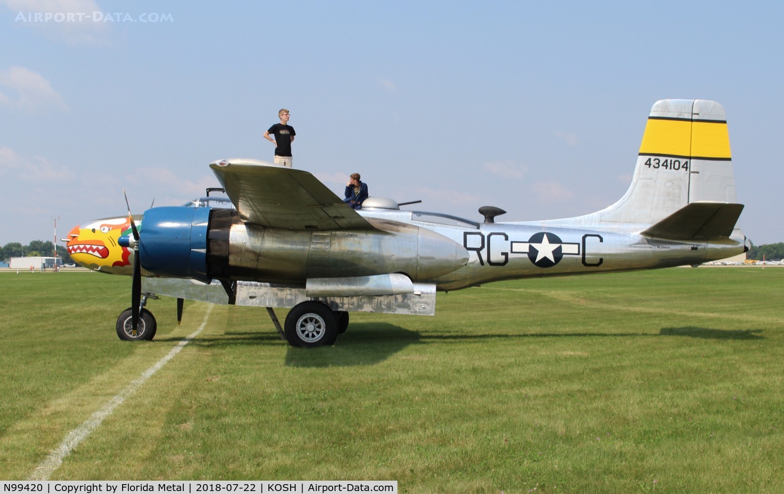 N99420, 1944 Douglas B-26B Invader C/N 27383, EAA OSH 2018