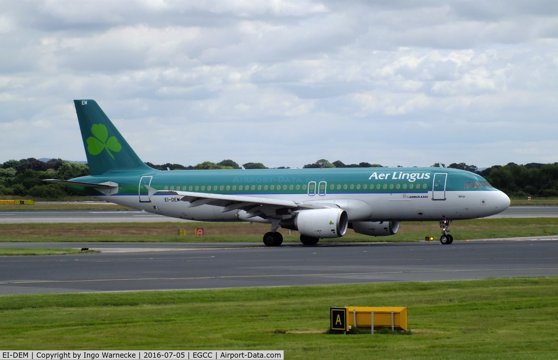 EI-DEM, 2005 Airbus A320-214 C/N 2411, Airbus A320-214 of Aer Lingus at Manchester airport