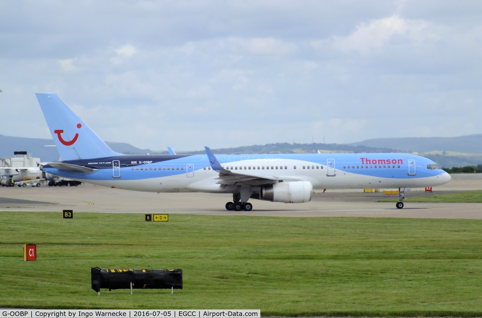 G-OOBP, 2000 Boeing 757-2G5 C/N 30394, Boeing 757-2G5 of TUI Airways (Thomson) at Manchester airport