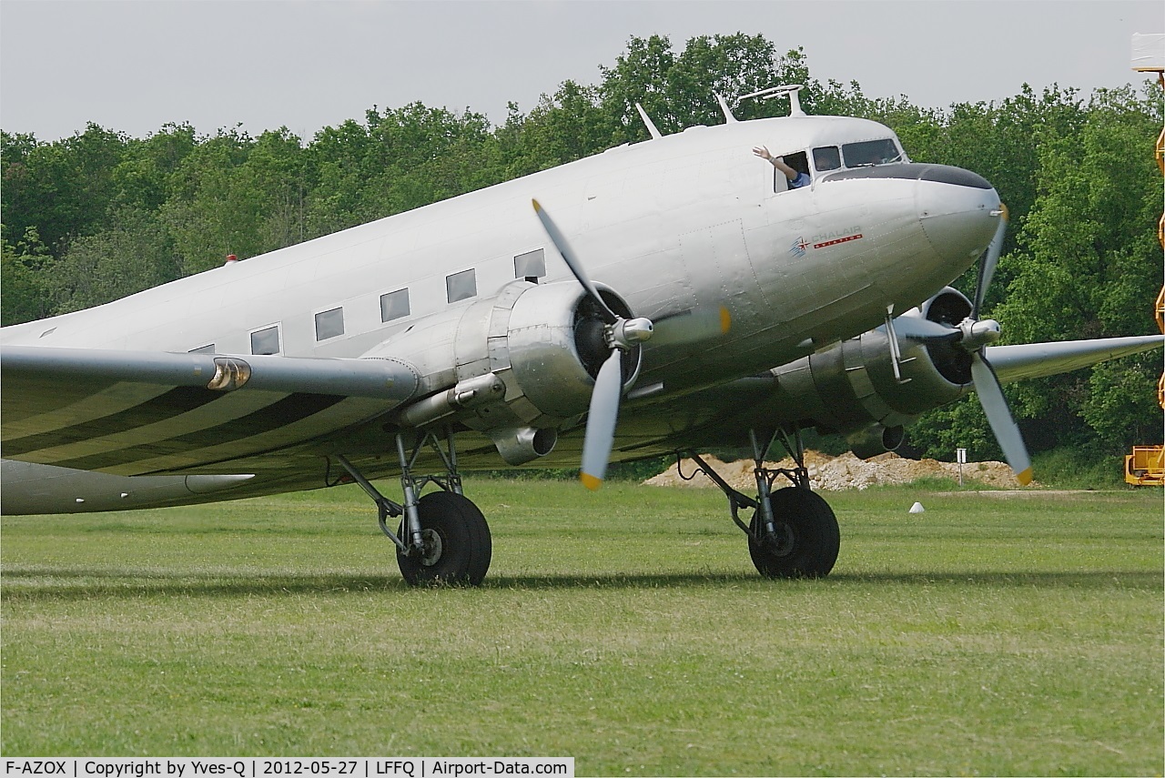 F-AZOX, 1945 Douglas DC-3C-S1C3G (C-47B-35-DK) C/N 16604, Douglas DC-3C-S1C3G, Taxiing, La Ferté-Alais Airfield (LFFQ) Air show 2012