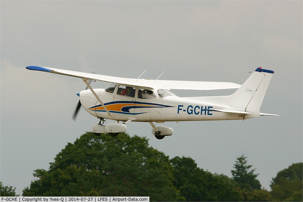 F-GCHE, Reims F172N Skyhawk C/N 1888, Reims F172N Skyhawk, Take-off rwy 03, Guiscriff airfield (LFES) open day 2014