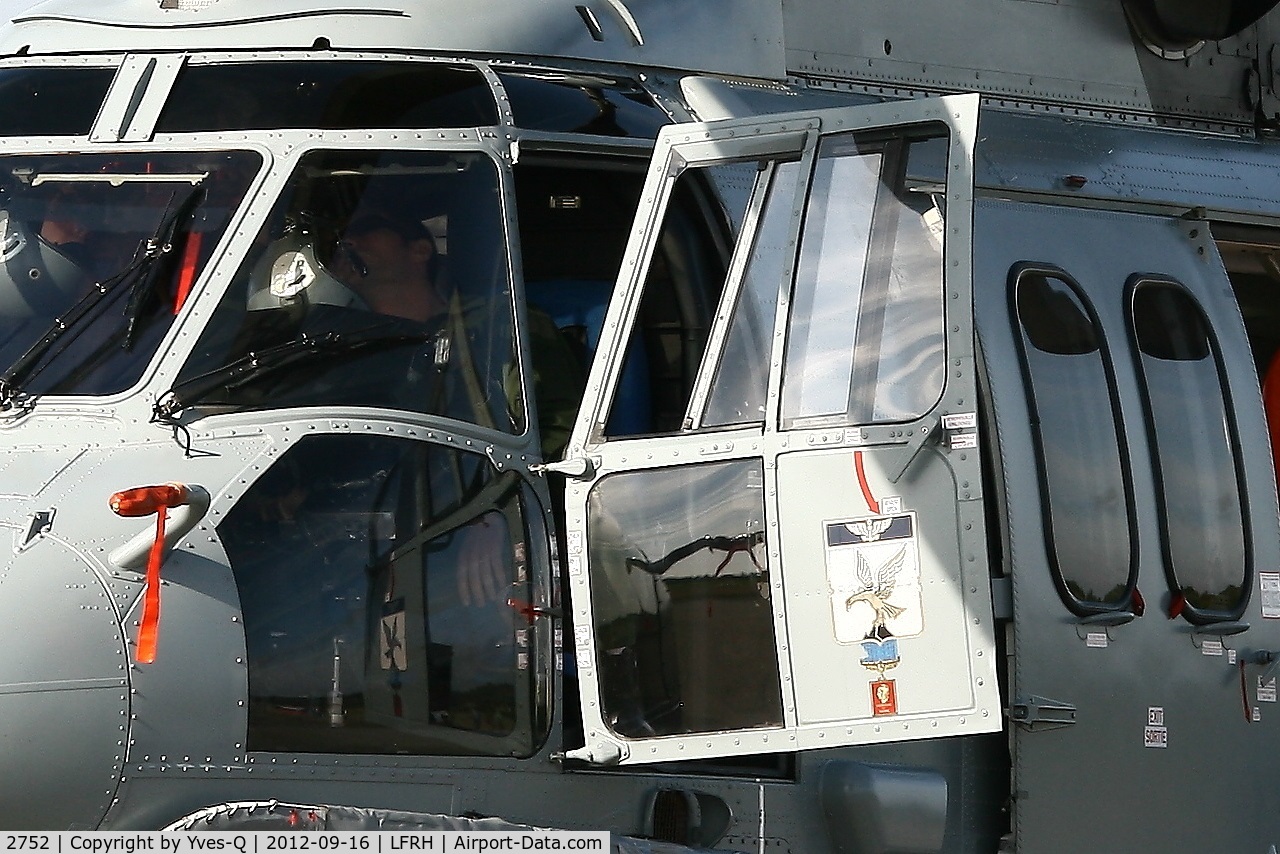 2752, Eurocopter EC-225LP Super Puma Mk2+ C/N 2752, Eurocopter EC-225LP Super Puma 2+, emblem close up view, Lann Bihoué Naval Air Base (LFRH-LRT) Open day 2012