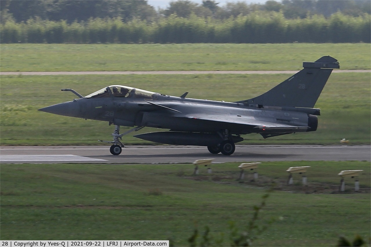 28, Dassault Rafale M C/N 28, Dassault Rafale M, Take off run rwy 07, Landiviau naval air base (LFRJ)