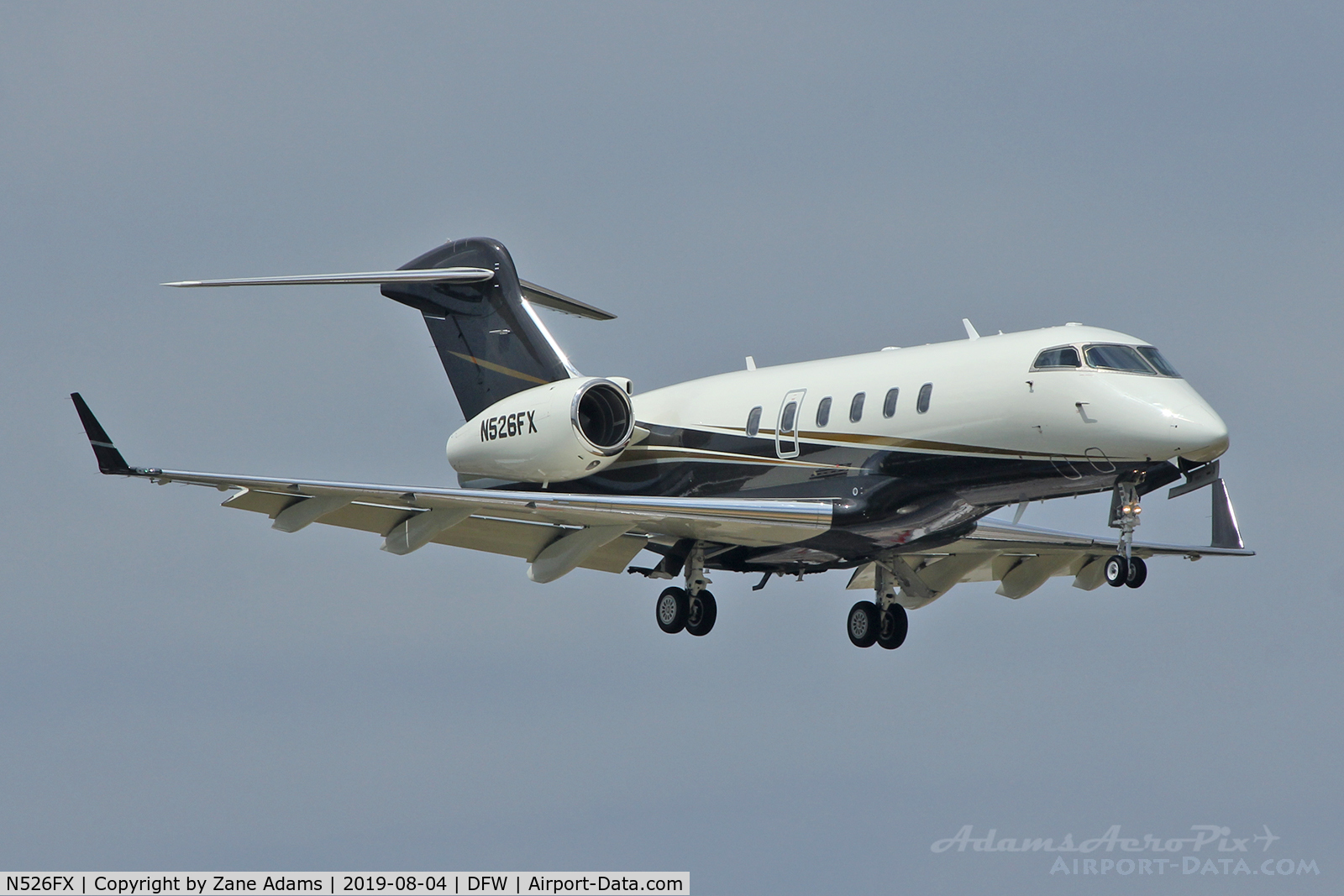 N526FX, 2006 Bombardier Challenger 300 (BD-100-1A10) C/N 20118, Arriving at Dallas Love Field