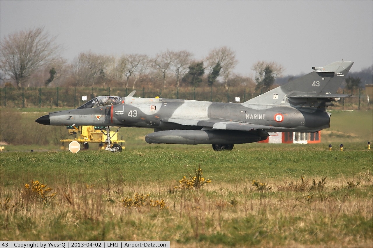 43, Dassault Super Etendard C/N 43, Dassault Super Etendard M (SEM), Taxiing to holding point Rwy 08, Landivisiau Naval Air Base (LFRJ)