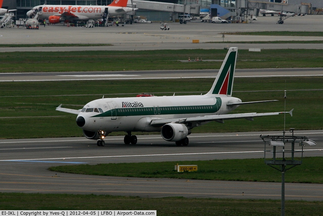 EI-IKL, 2001 Airbus A320-214 C/N 1489, Airbus A320-214, Taxiing rwy 32L, Toulouse Blagnac Airport (LFBO-TLS)