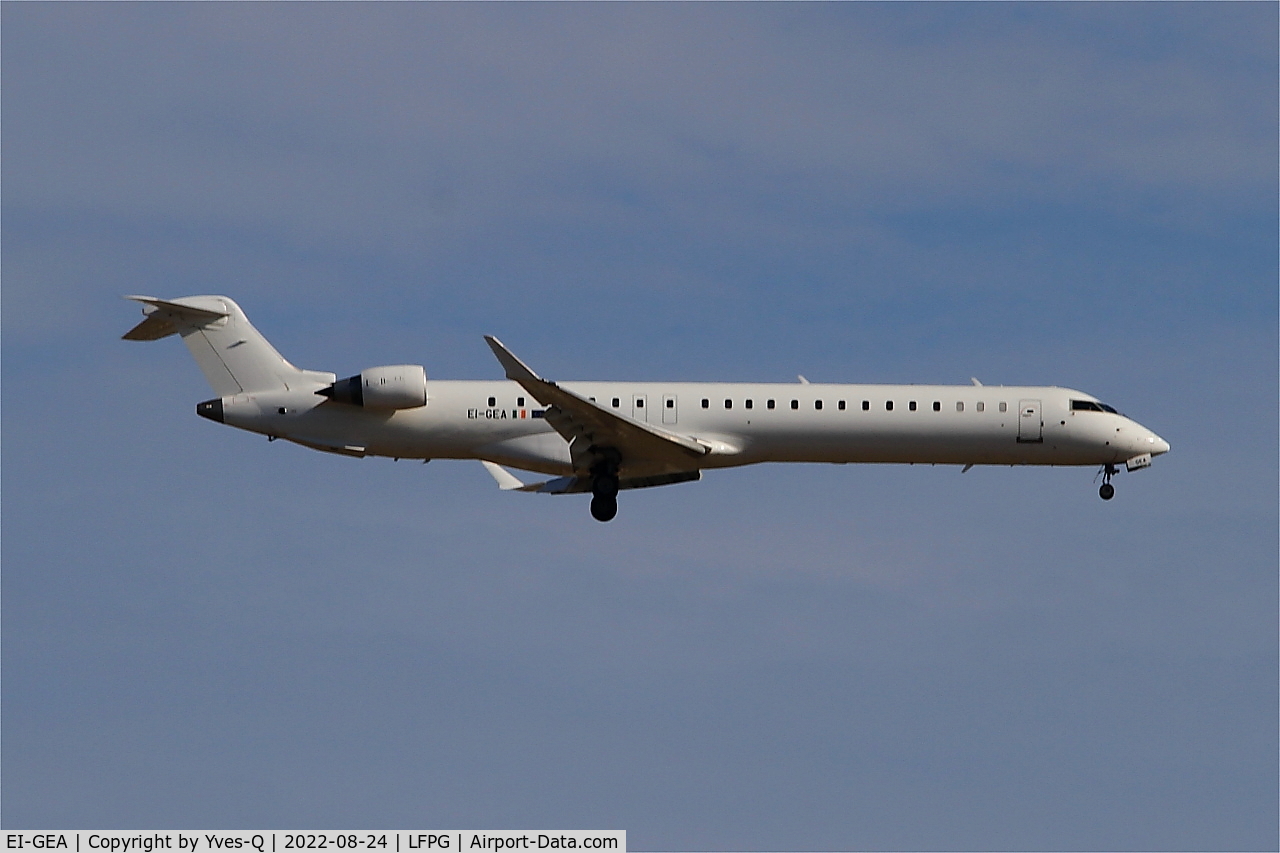 EI-GEA, 2009 Bombardier CRJ-900ER (CL-600-2D24) C/N 15224, Bombardier CRJ-900ER, On final rwy 09L, Roissy Charles De Gaulle airport (LFPG-CDG)