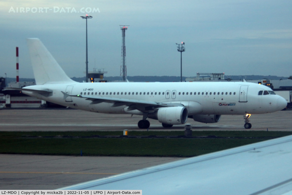 LZ-MDO, 1998 Airbus A320-214 C/N 0879, Taxiing