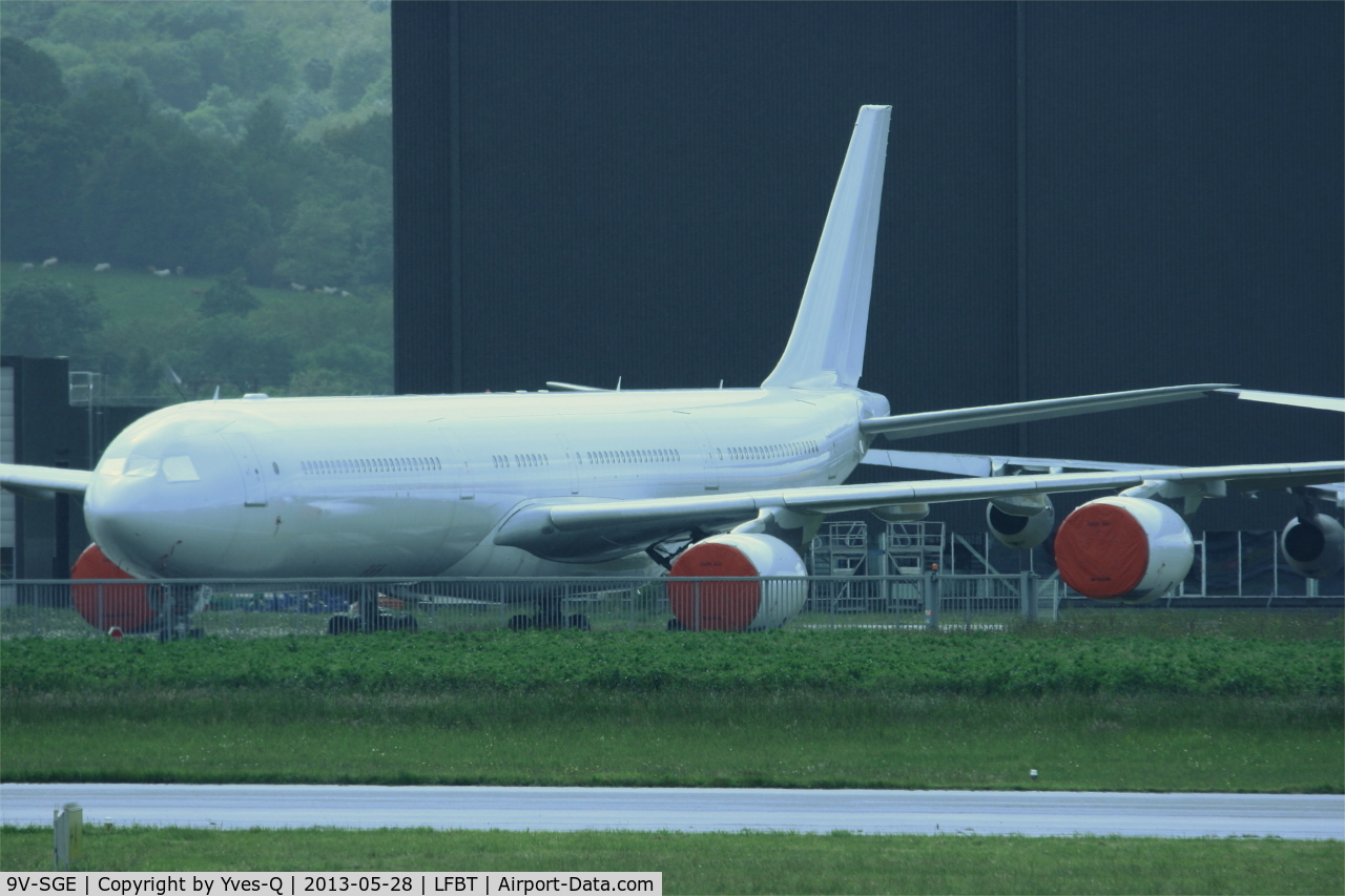 9V-SGE, 2004 Airbus A340-541 C/N 563, Airbus A340-541, Stored and pending dismantling by Tarmac Aerosave,Tarbes-Lourdes-Pyrénées airport (LFBT-LDE)