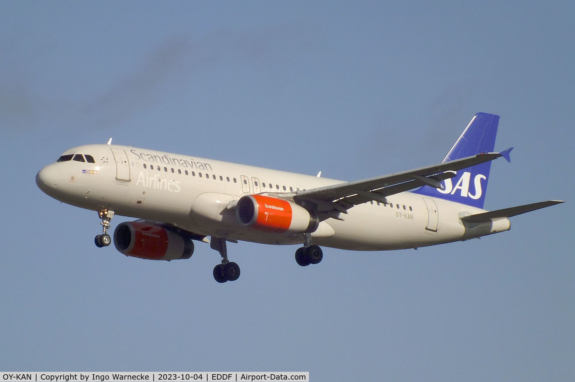OY-KAN, 2006 Airbus A320-232 C/N 2958, Airbus A320-232 of SAS on final approach to Frankfurt-Main airport