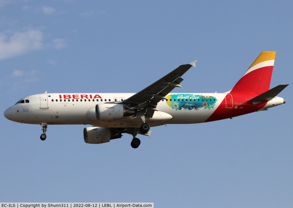 EC-ILS, 2002 Airbus A320-214 C/N 1809, Landing rwy 24R with special 'Puerto Rico' patch on left side only
