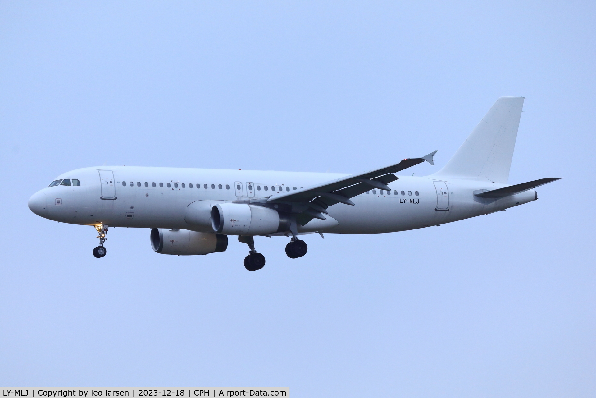 LY-MLJ, 2009 Airbus A320-232 C/N 3877, Copenhagen 18.12.2023