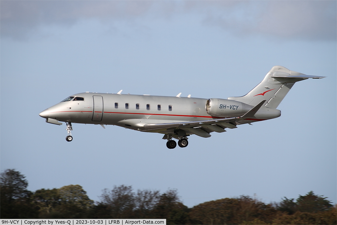 9H-VCY, Bombardier BD-100-1A10 Challenger 350 C/N 20609, Bombardier BD-100-1A10 Challenger 350, On final rwy 25L, Brest-Bretagne Airport (LFRB-BES)