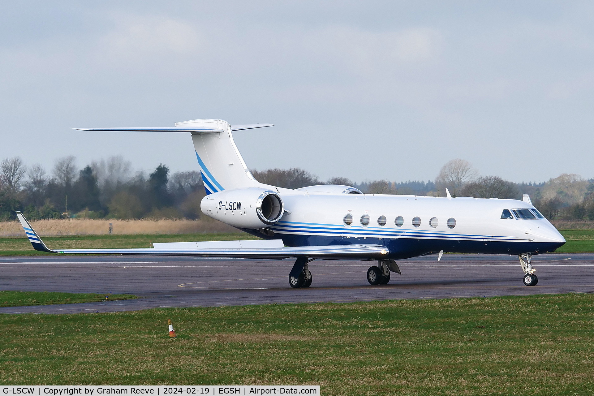 G-LSCW, 2014 Gulfstream Aerospace GV-SP (G550) C/N 5471, Departing from Norwich.